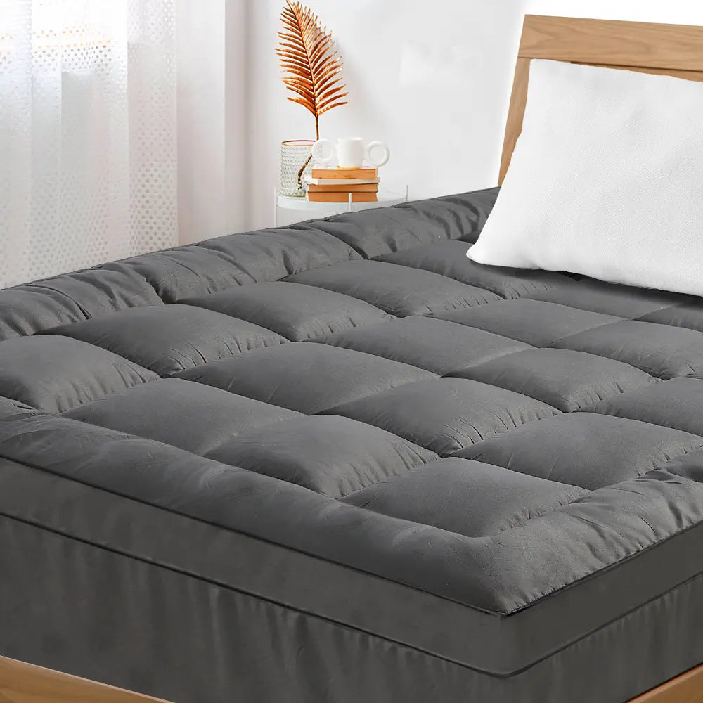 Close-up of the soft, breathable cotton fabric of the Zoilo Mattress Topper